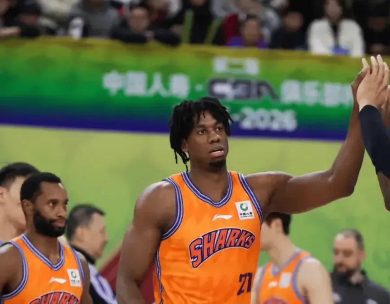 皇冠中国-怀特塞德出战20分钟，投篮8中6得到14分12篮板1抢断